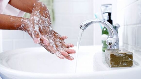 πλύσιμο των χεριών για την πρόληψη των σκουληκιών